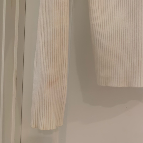 Cream Turtleneck Sweater DISCOUNT for the stain - Picture 3 of 3